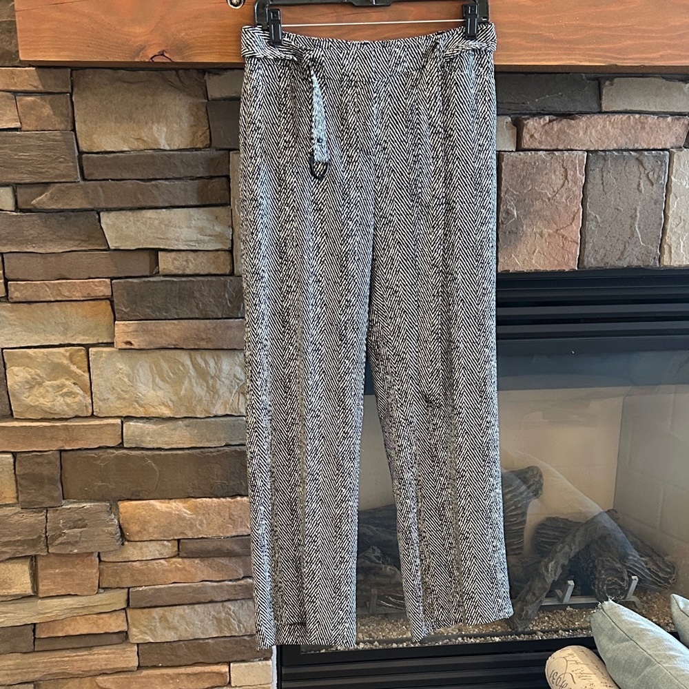 White House Black Market Black and White Cropped Pants
